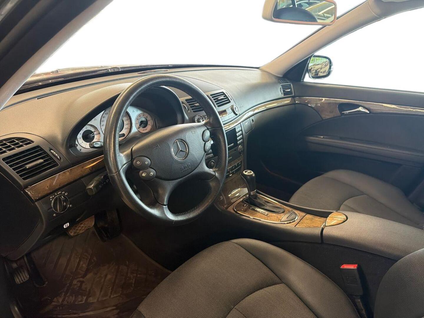 MERCEDES-BENZ E 2009