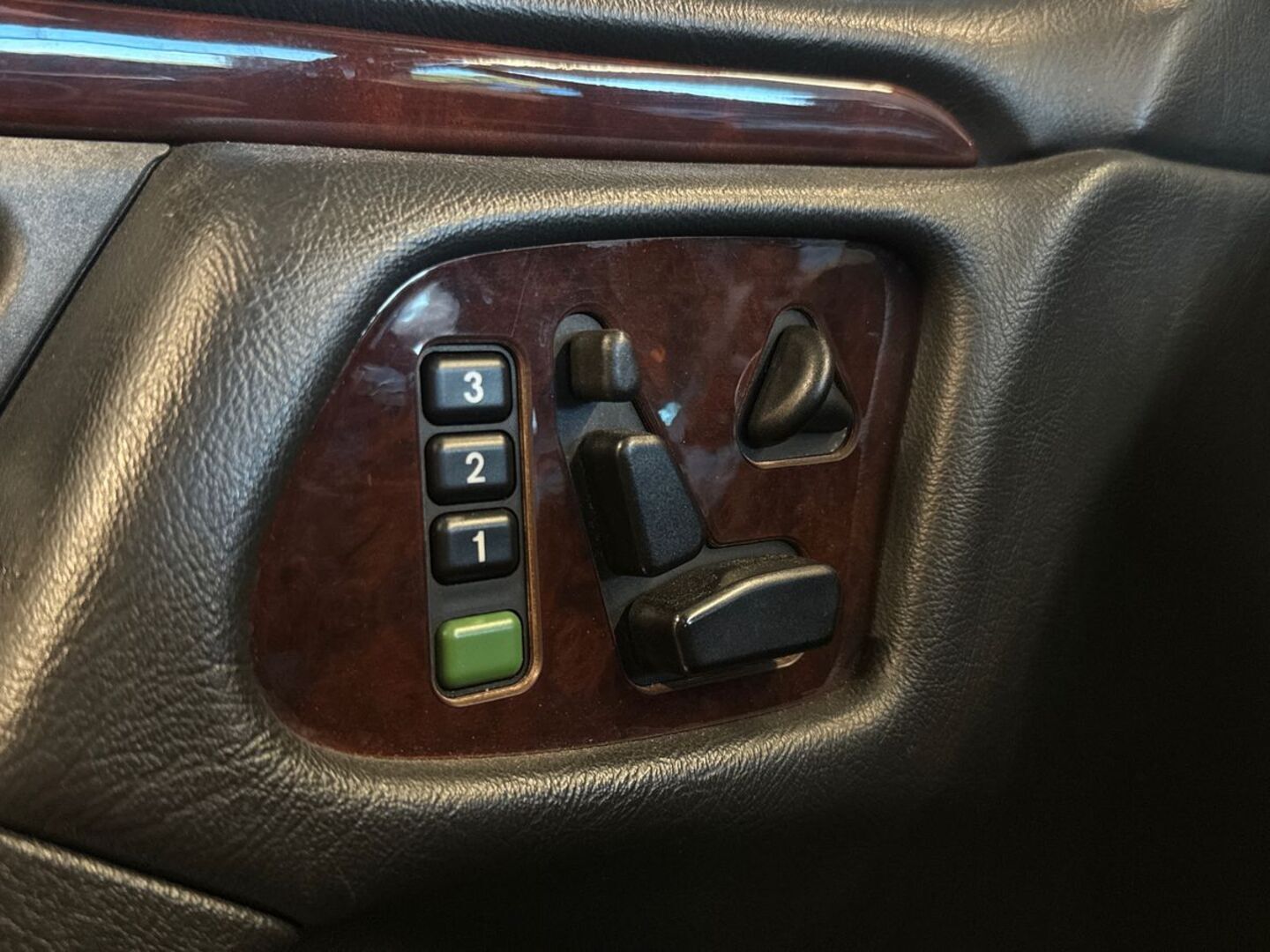 MERCEDES-BENZ E 1997