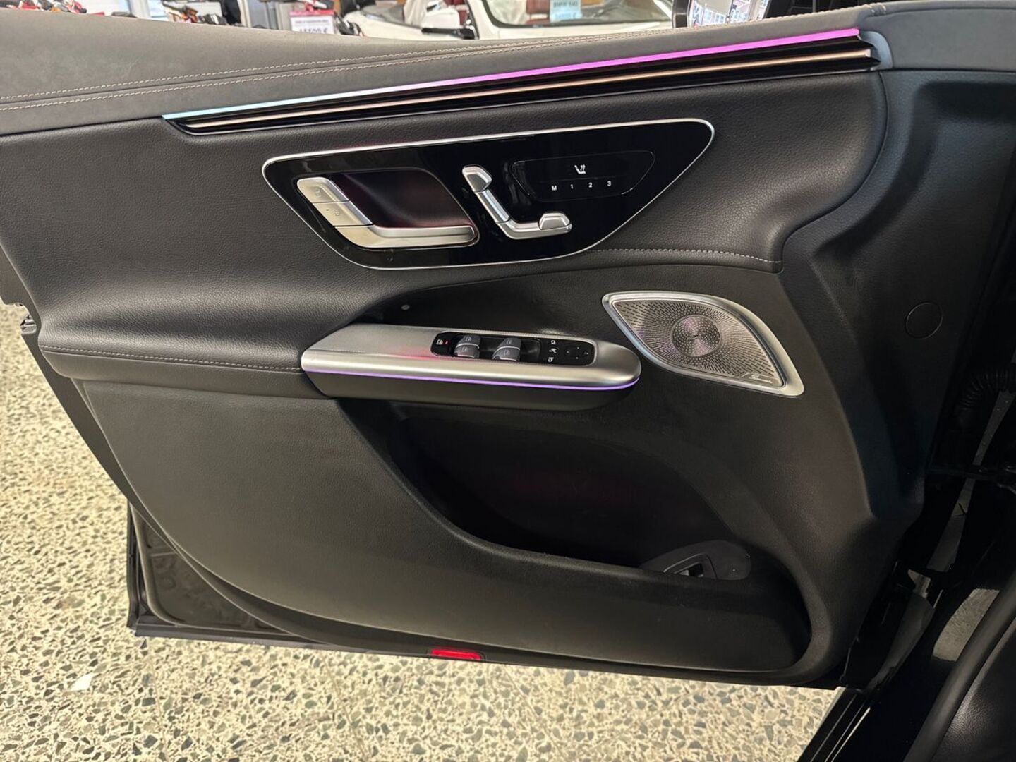 MERCEDES-BENZ EQE SUV 2023