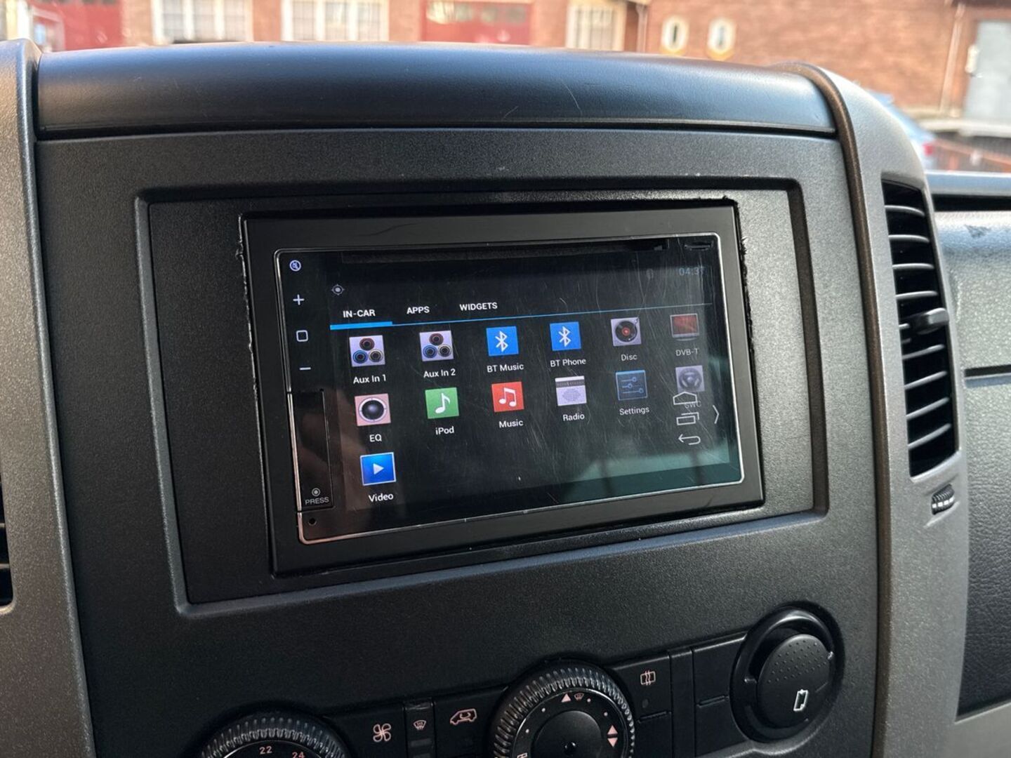 VOLKSWAGEN Crafter 23