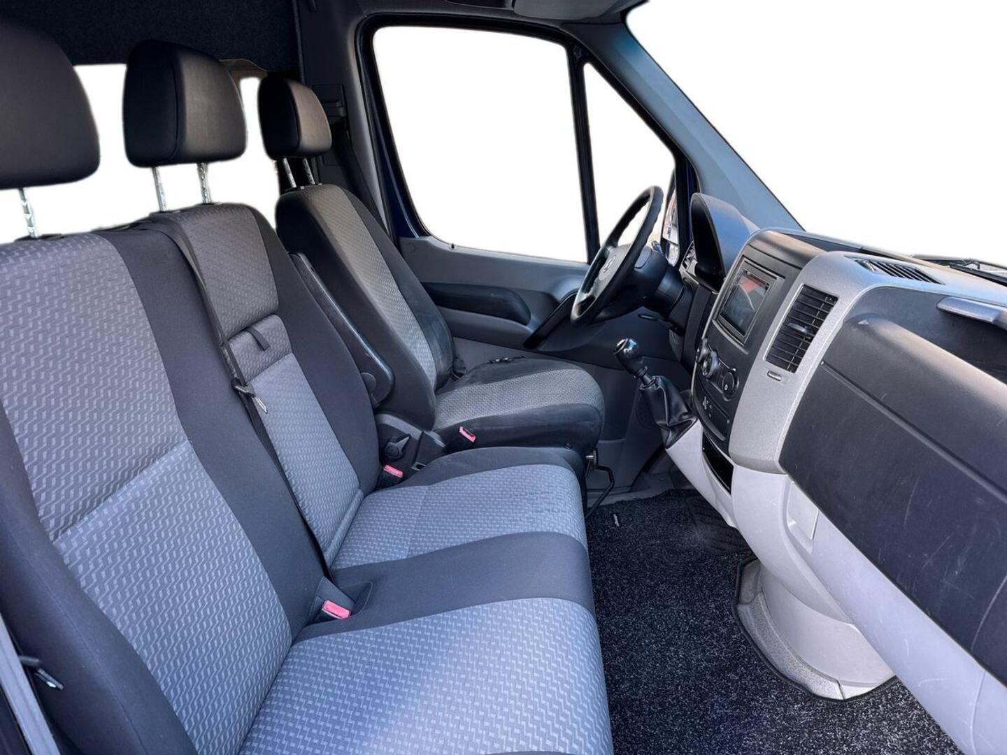 VOLKSWAGEN Crafter 9