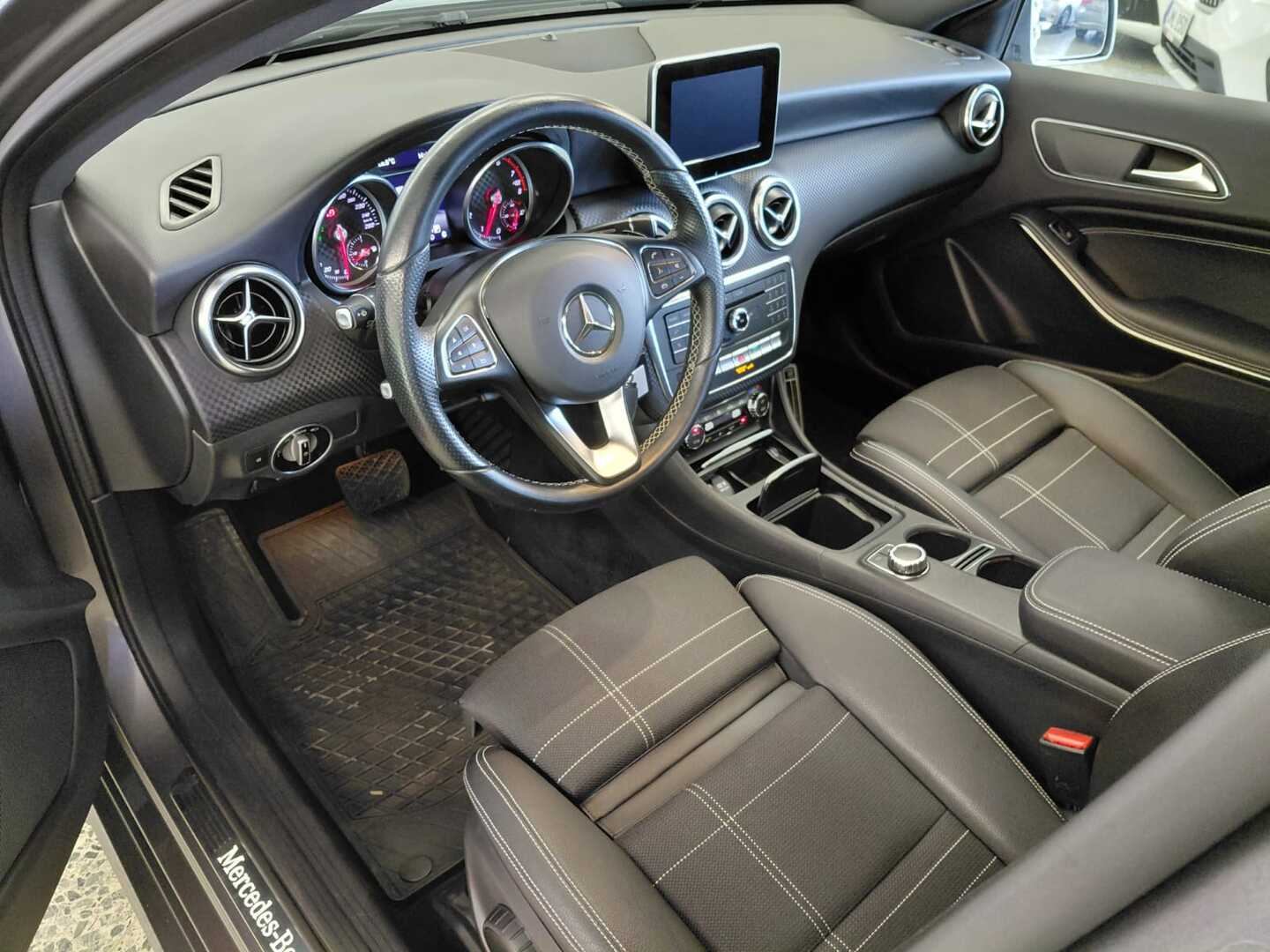 MERCEDES-BENZ A 2016