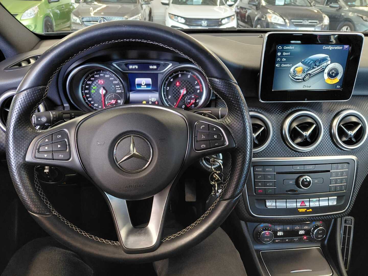 MERCEDES-BENZ A 2016