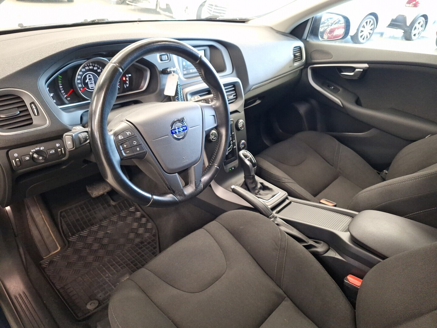 VOLVO V40 2014