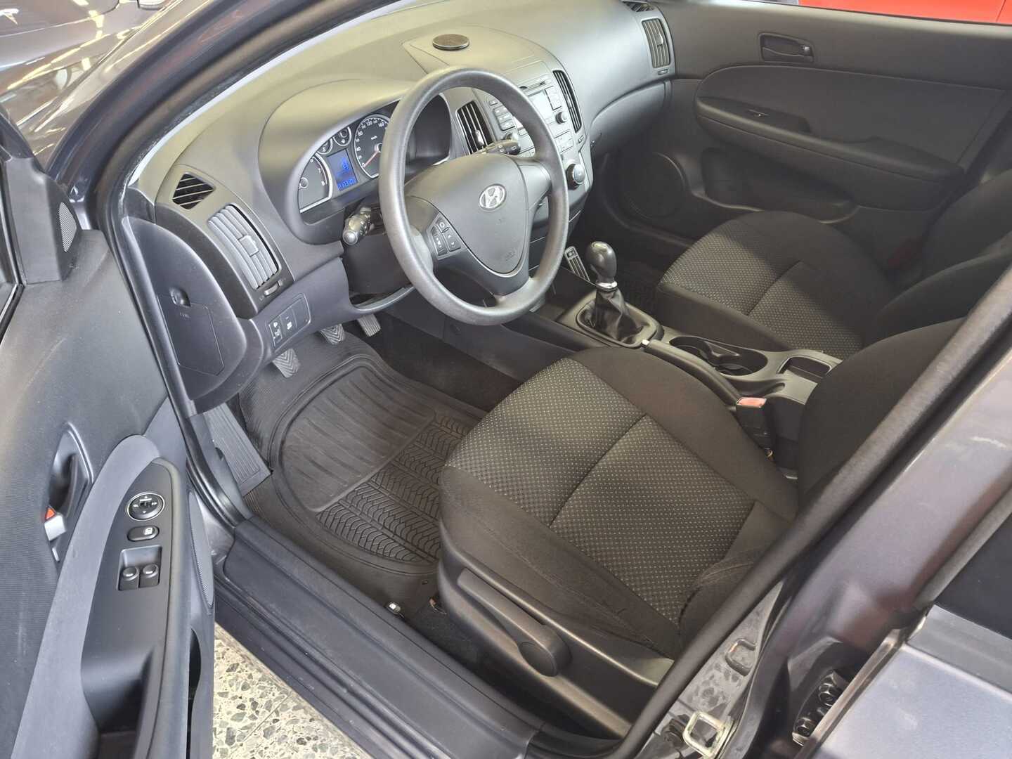 HYUNDAI i30 2011