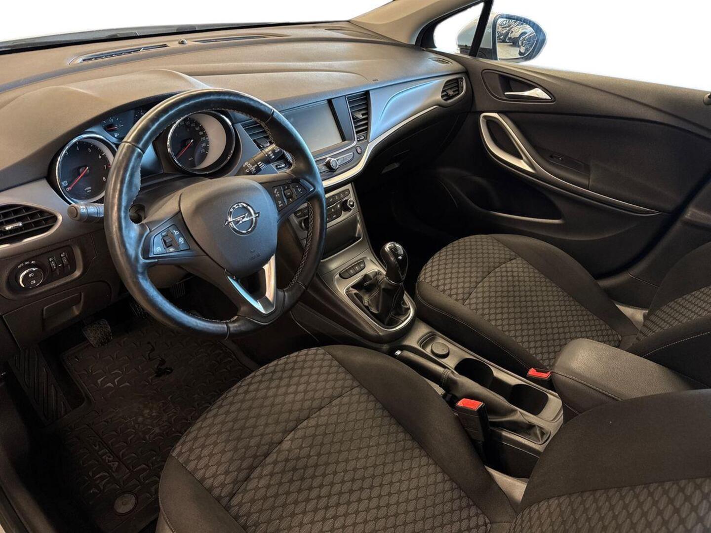 OPEL Astra 2018