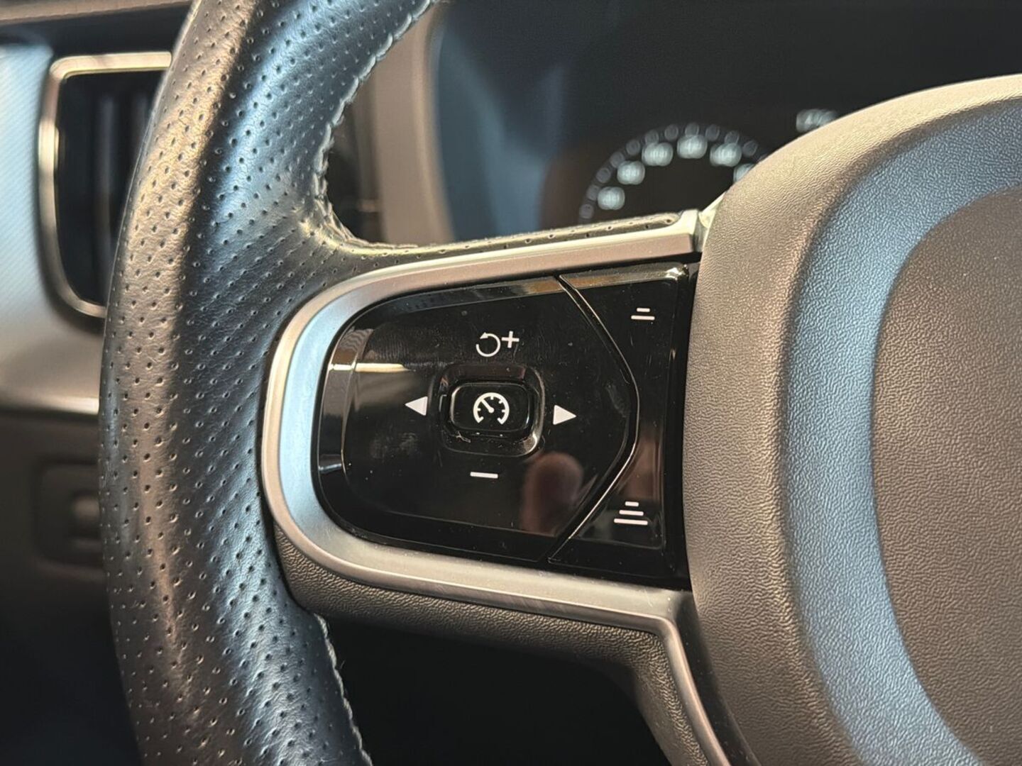 VOLVO XC60 17