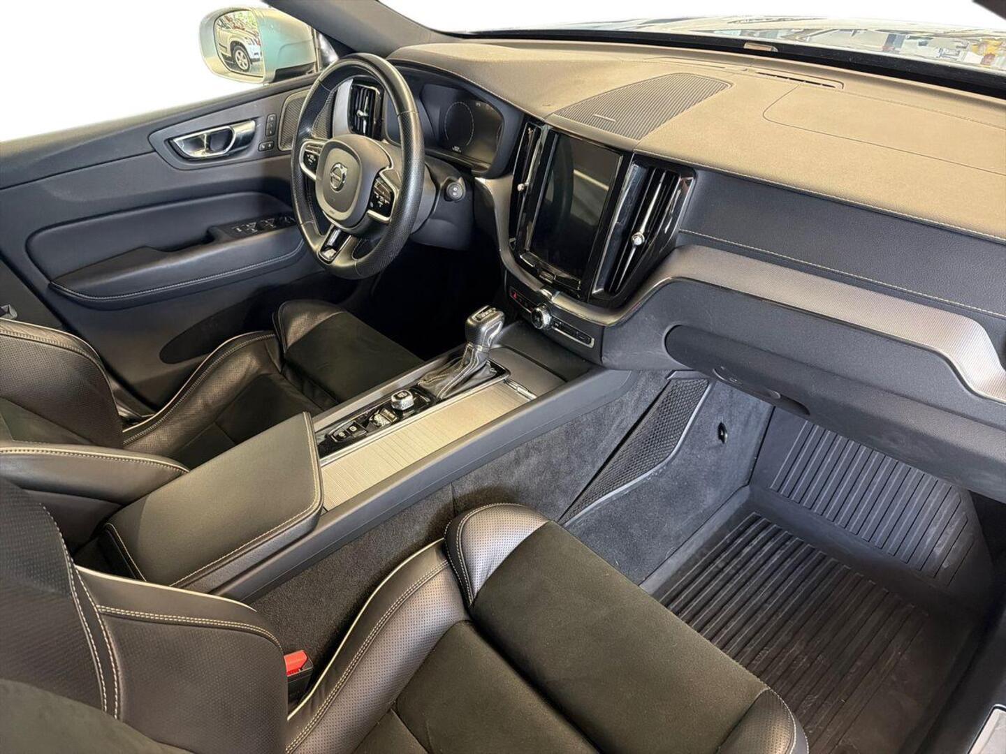 VOLVO XC60 9