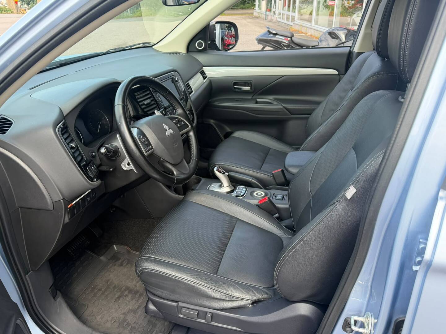 MITSUBISHI Outlander PHEV 2014