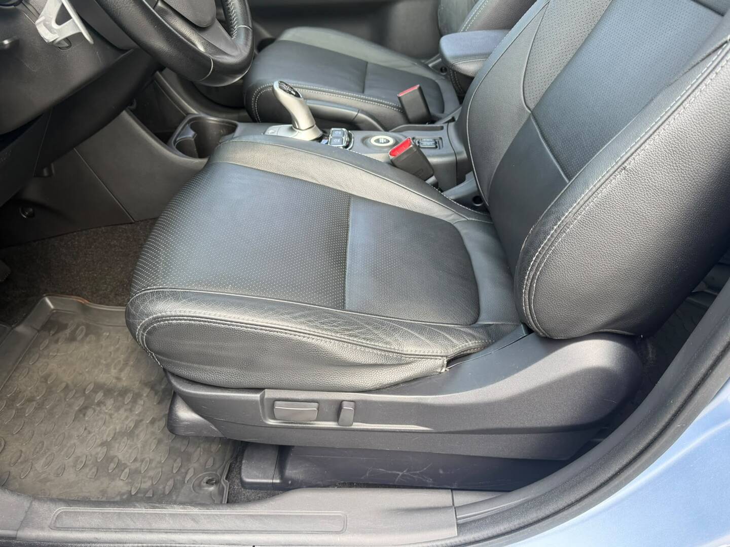 MITSUBISHI Outlander PHEV 2014