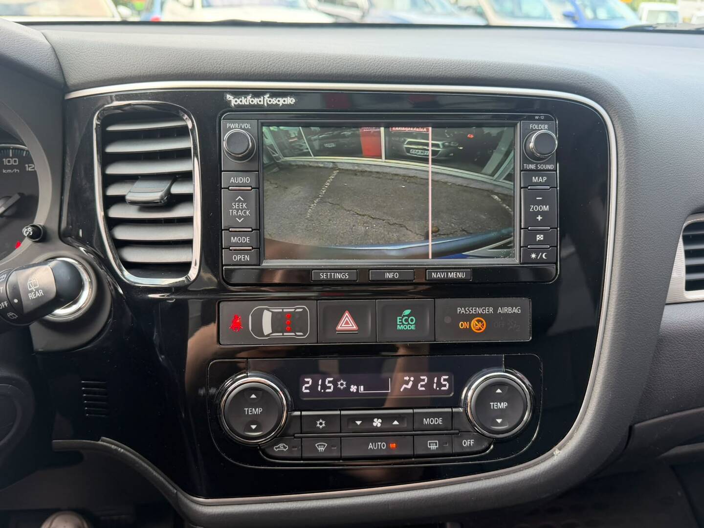 MITSUBISHI Outlander PHEV 2014