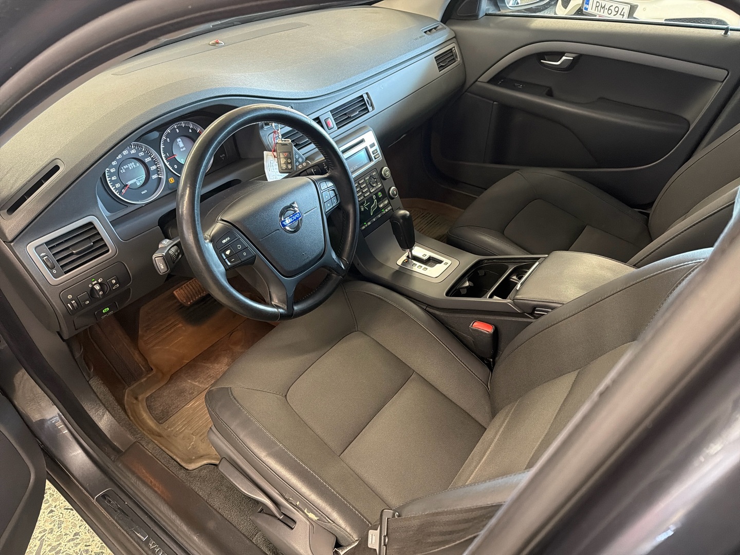 VOLVO V70 2011