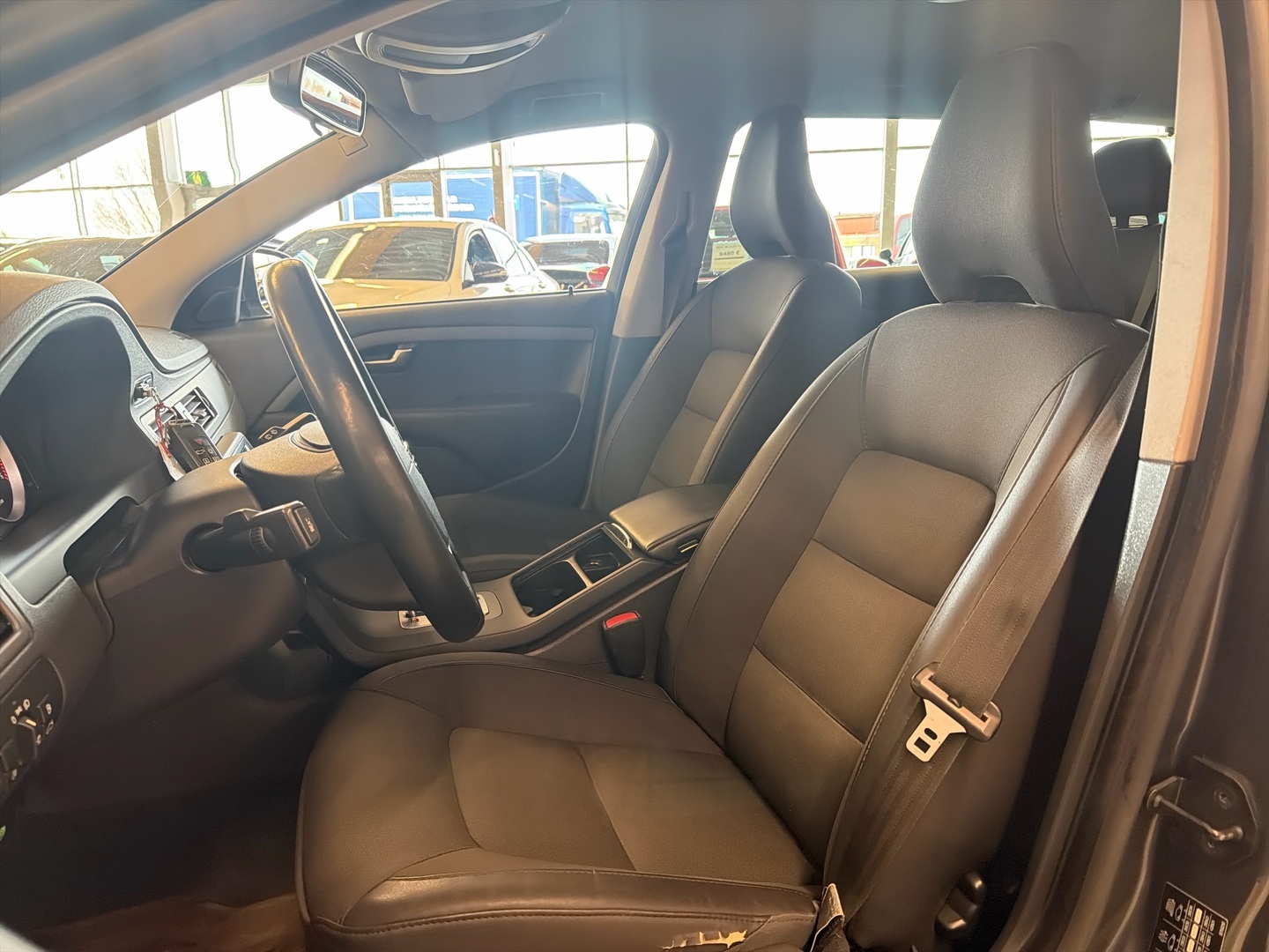 VOLVO V70 2011