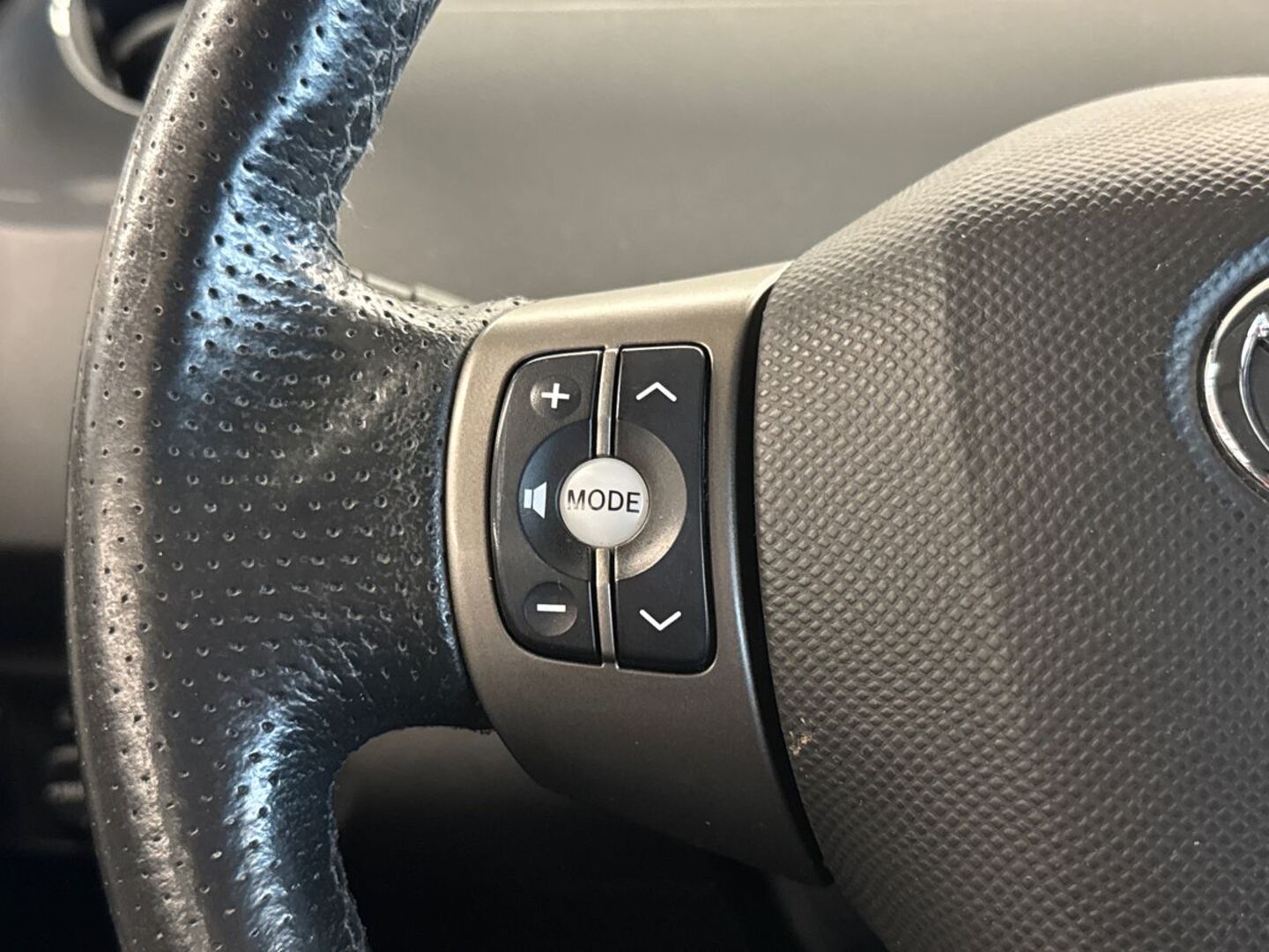 TOYOTA Yaris 2011