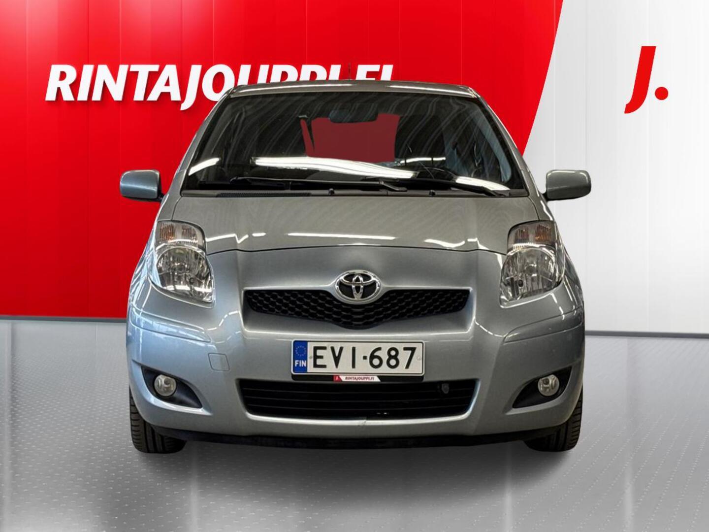 TOYOTA Yaris 2011