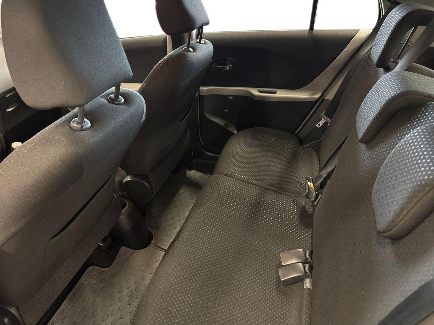 TOYOTA Yaris 2011
