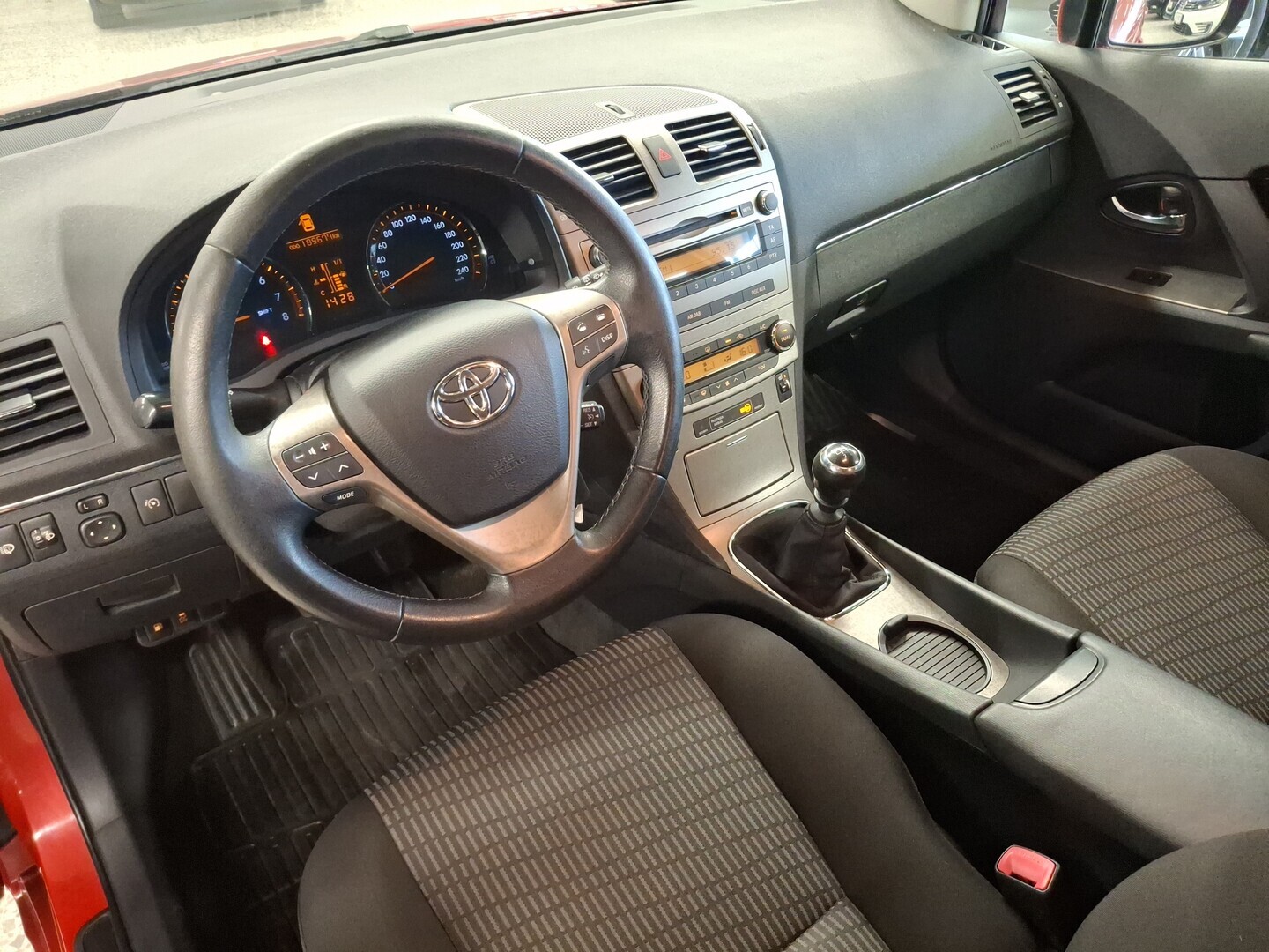 TOYOTA Avensis 2011