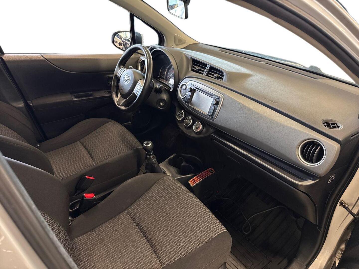 TOYOTA Yaris 2013