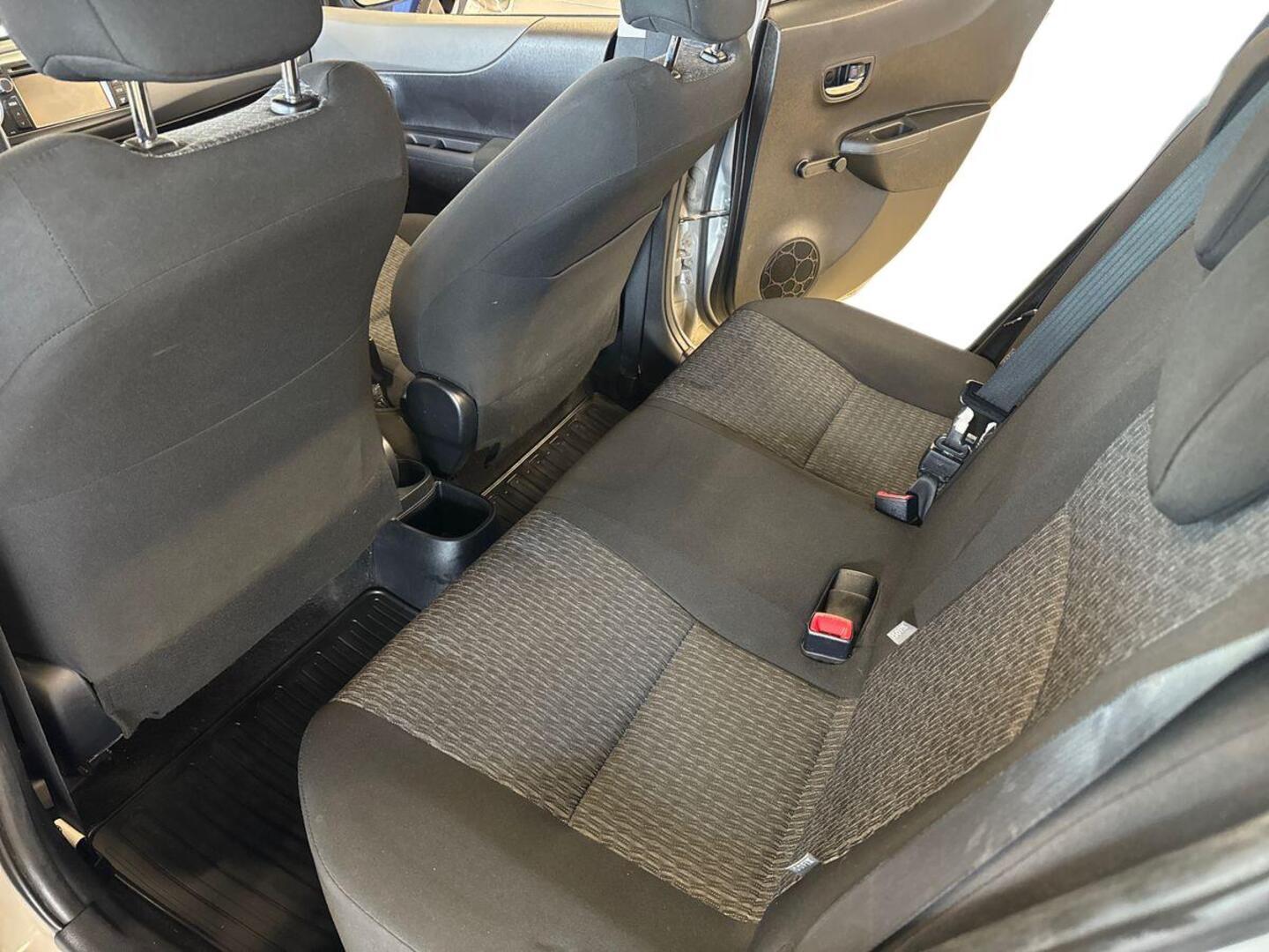 TOYOTA Yaris 2013