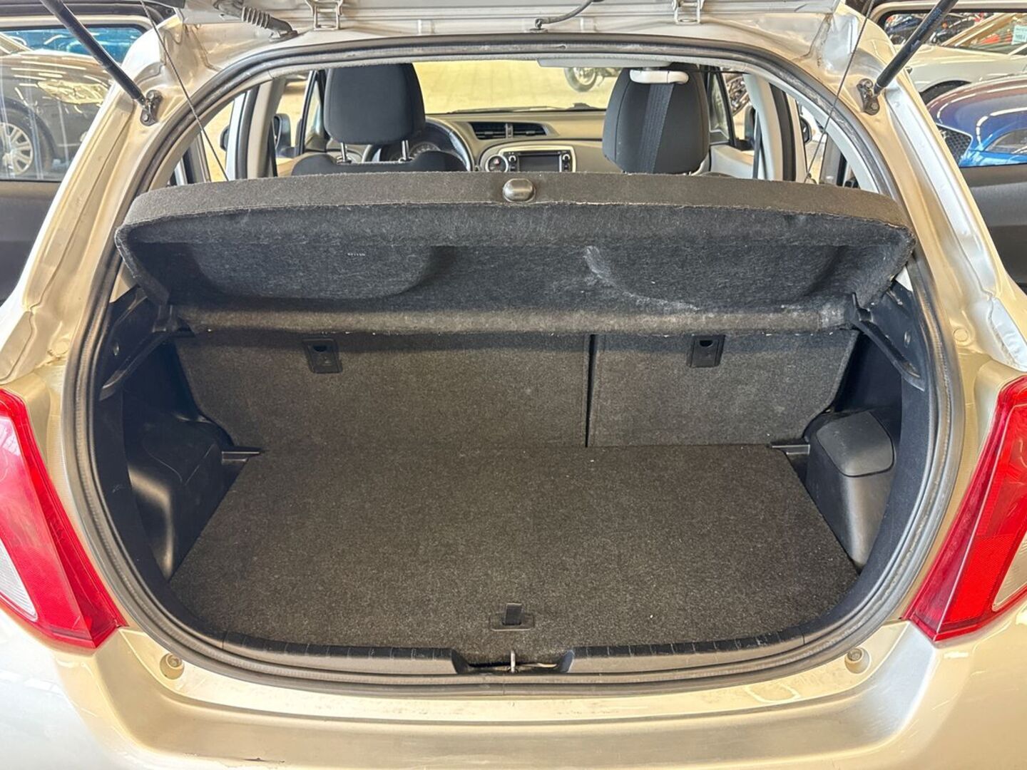 TOYOTA Yaris 2013