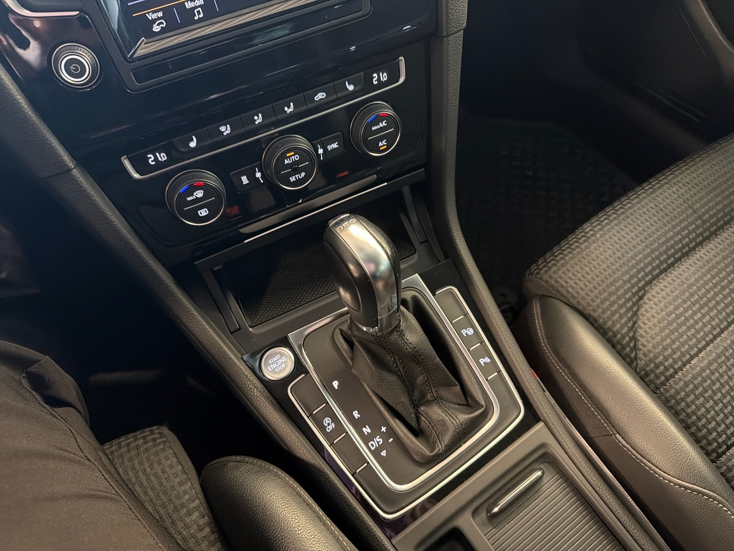 VOLKSWAGEN Golf 2013