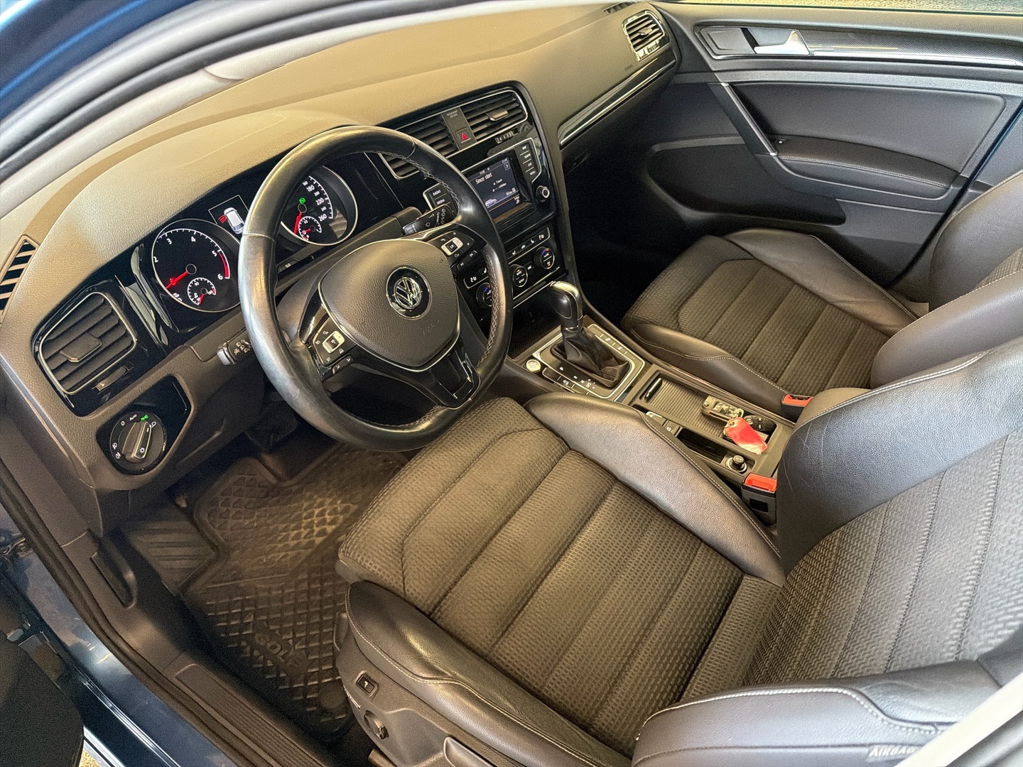 VOLKSWAGEN Golf 2013