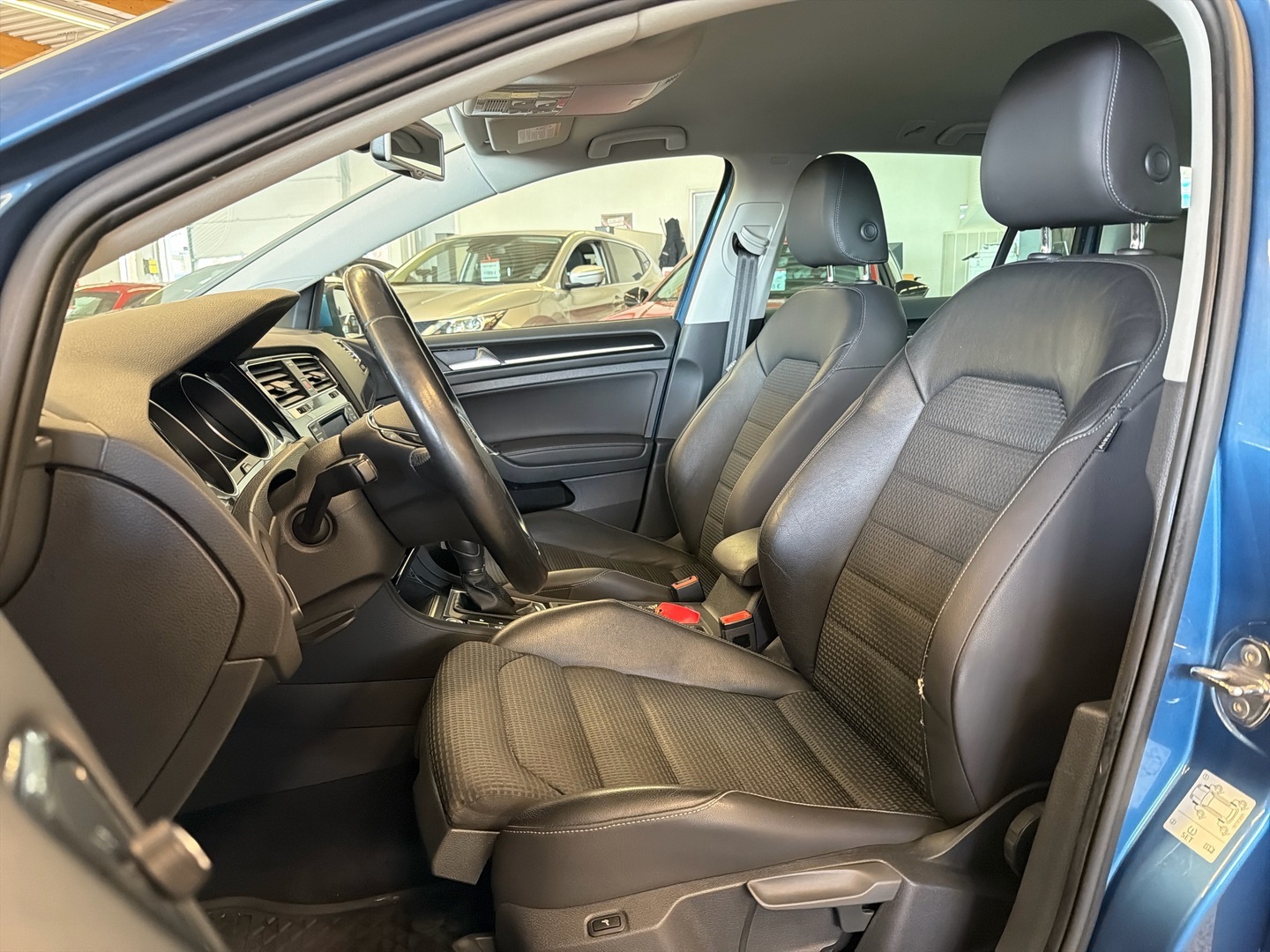 VOLKSWAGEN Golf 2013