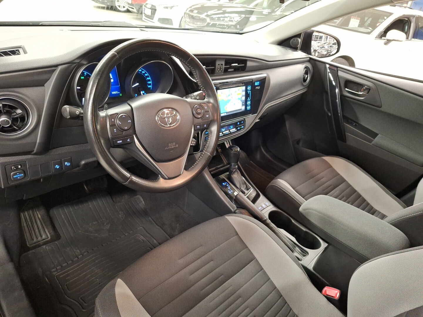TOYOTA Auris 2016