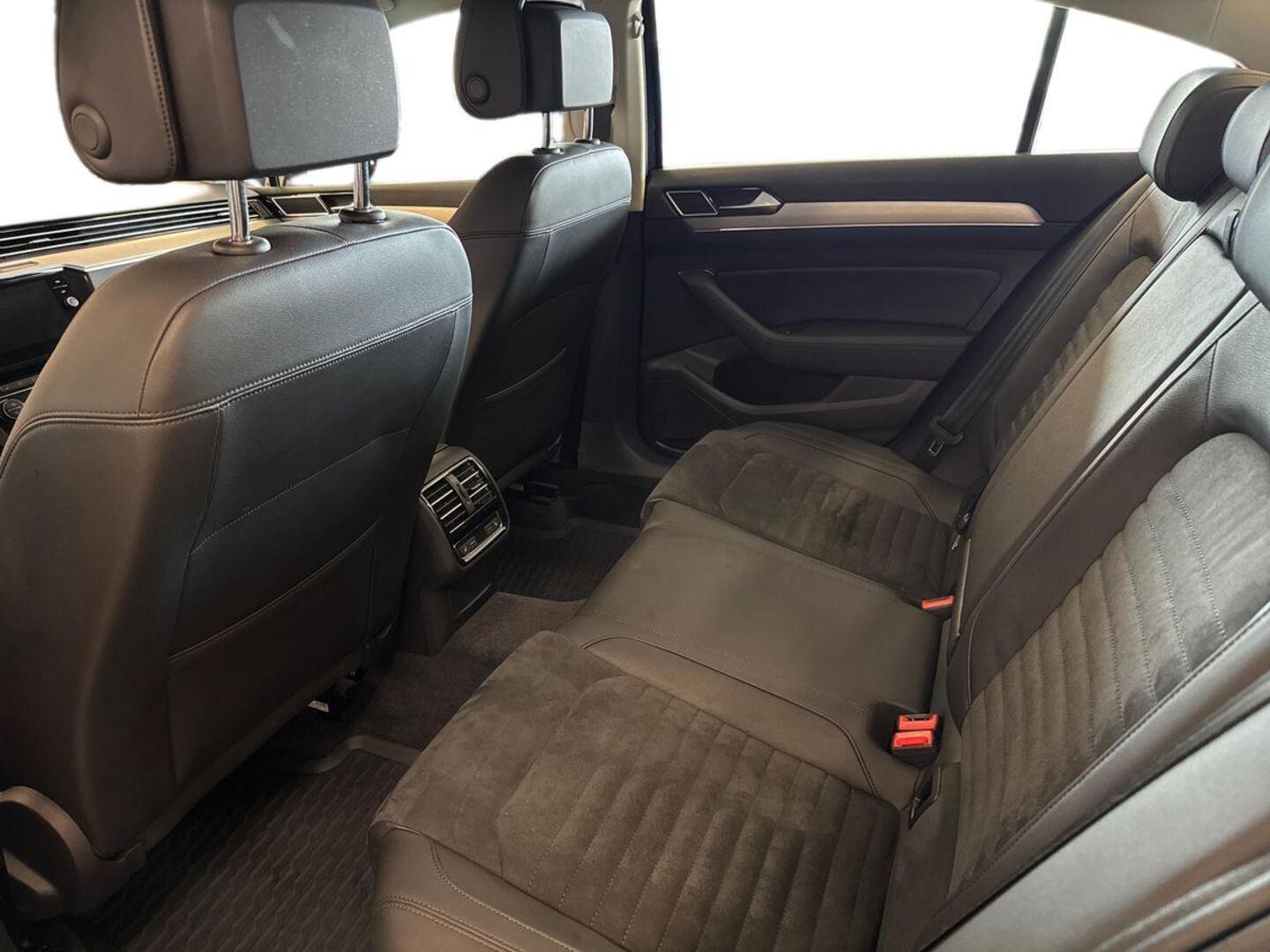 VOLKSWAGEN Passat 10