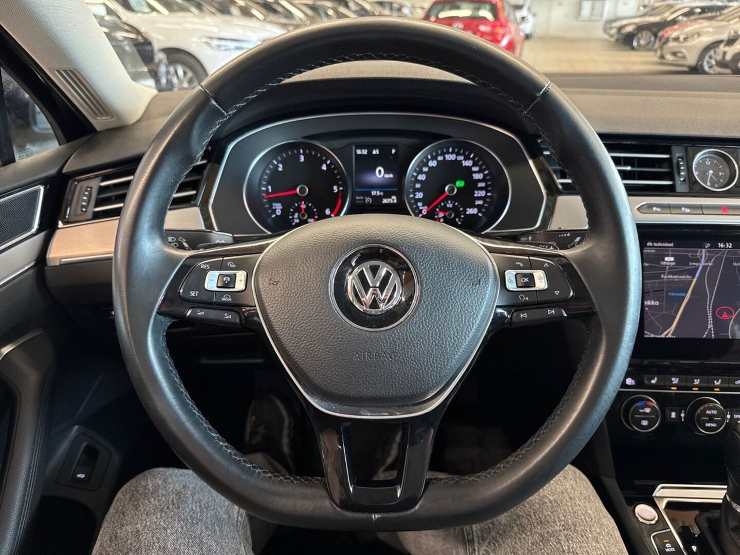 VOLKSWAGEN Passat 15