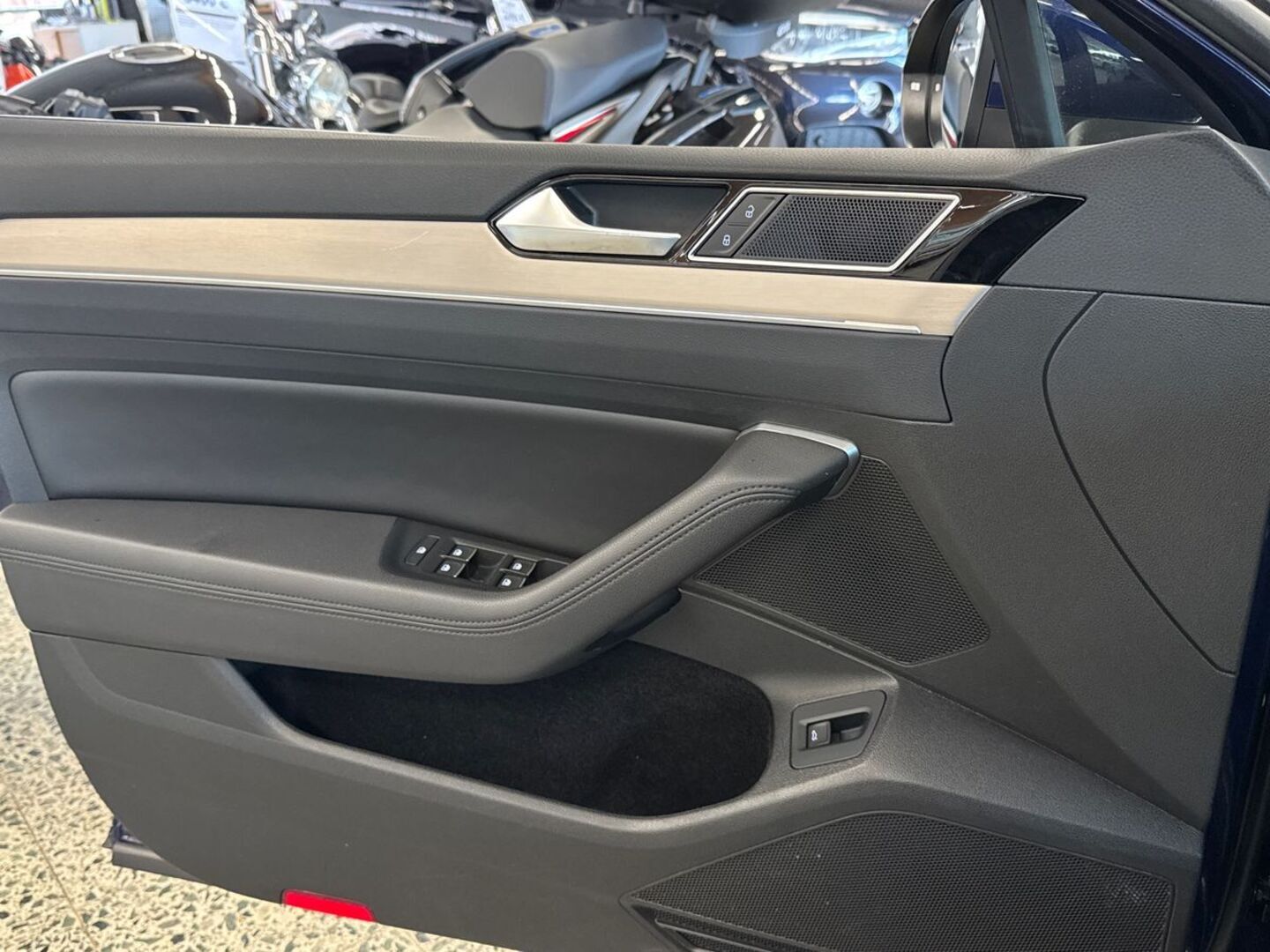 VOLKSWAGEN Passat 21