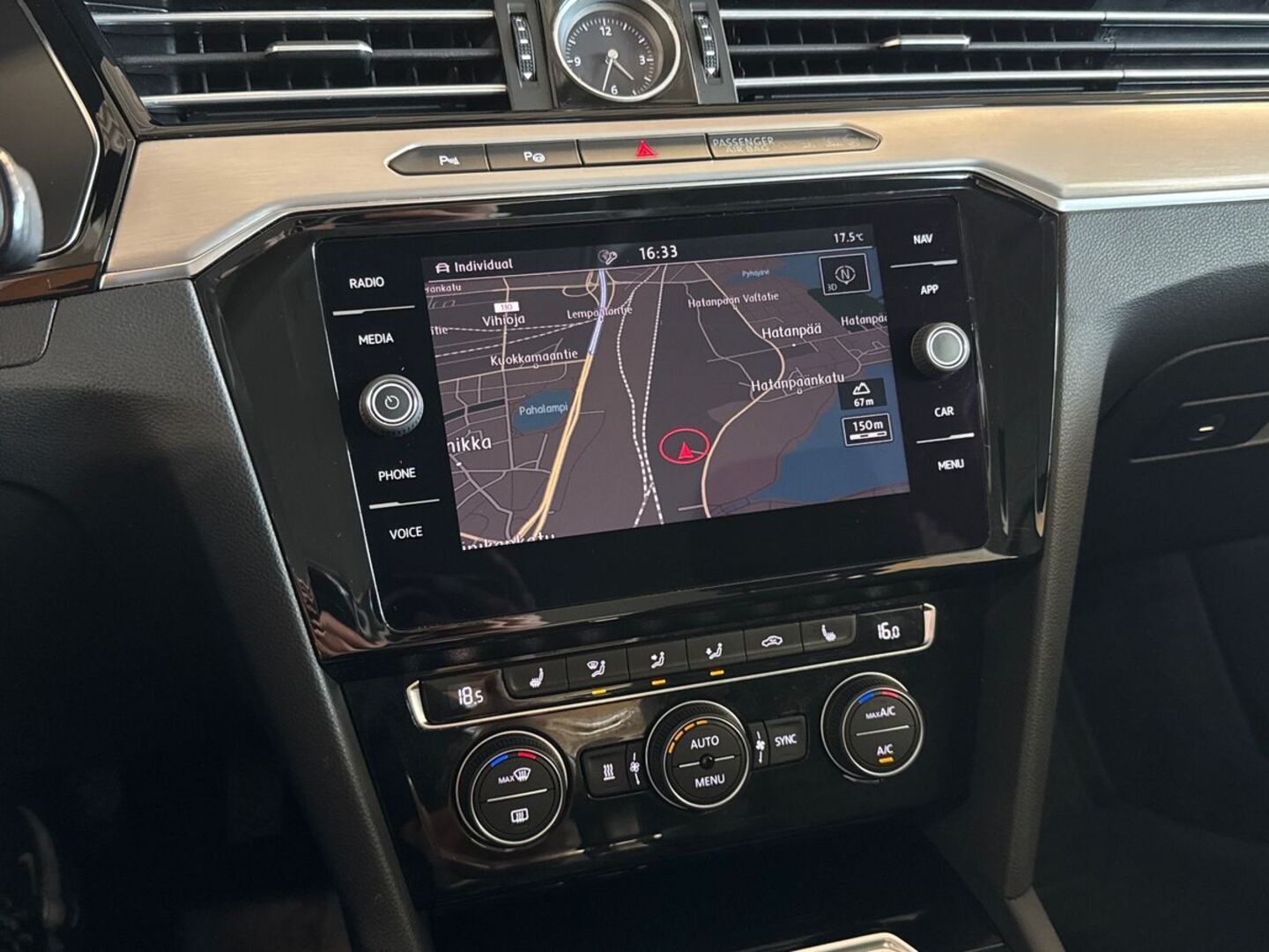 VOLKSWAGEN Passat 23