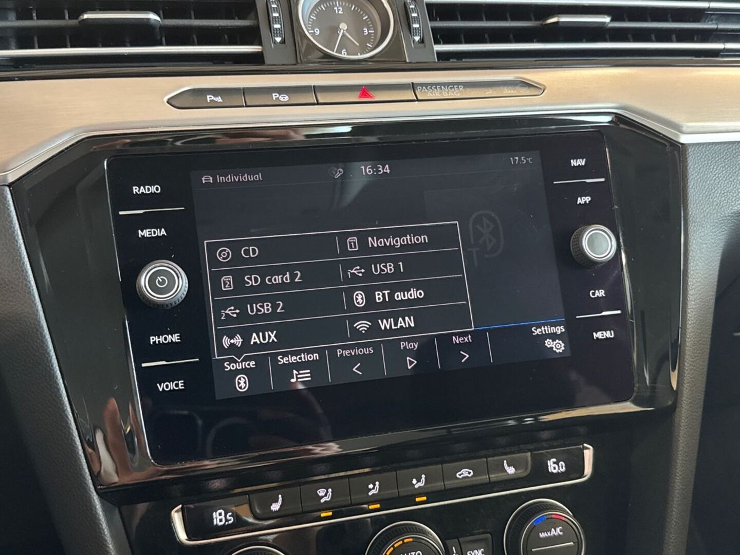 VOLKSWAGEN Passat 25
