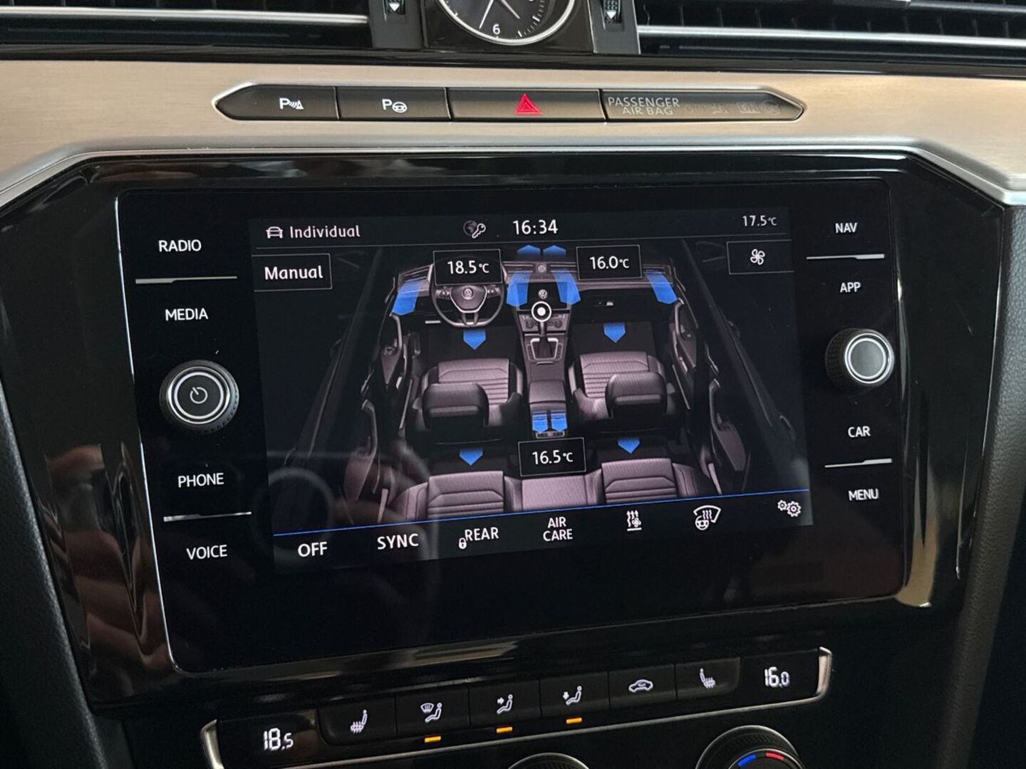 VOLKSWAGEN Passat 26