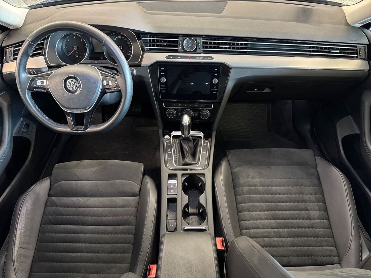 VOLKSWAGEN Passat 28