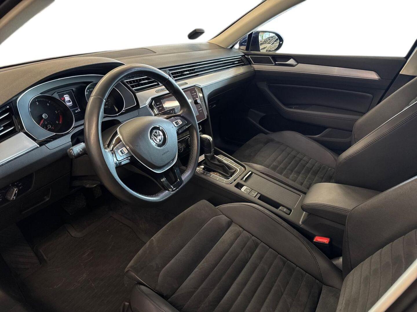 VOLKSWAGEN Passat 7