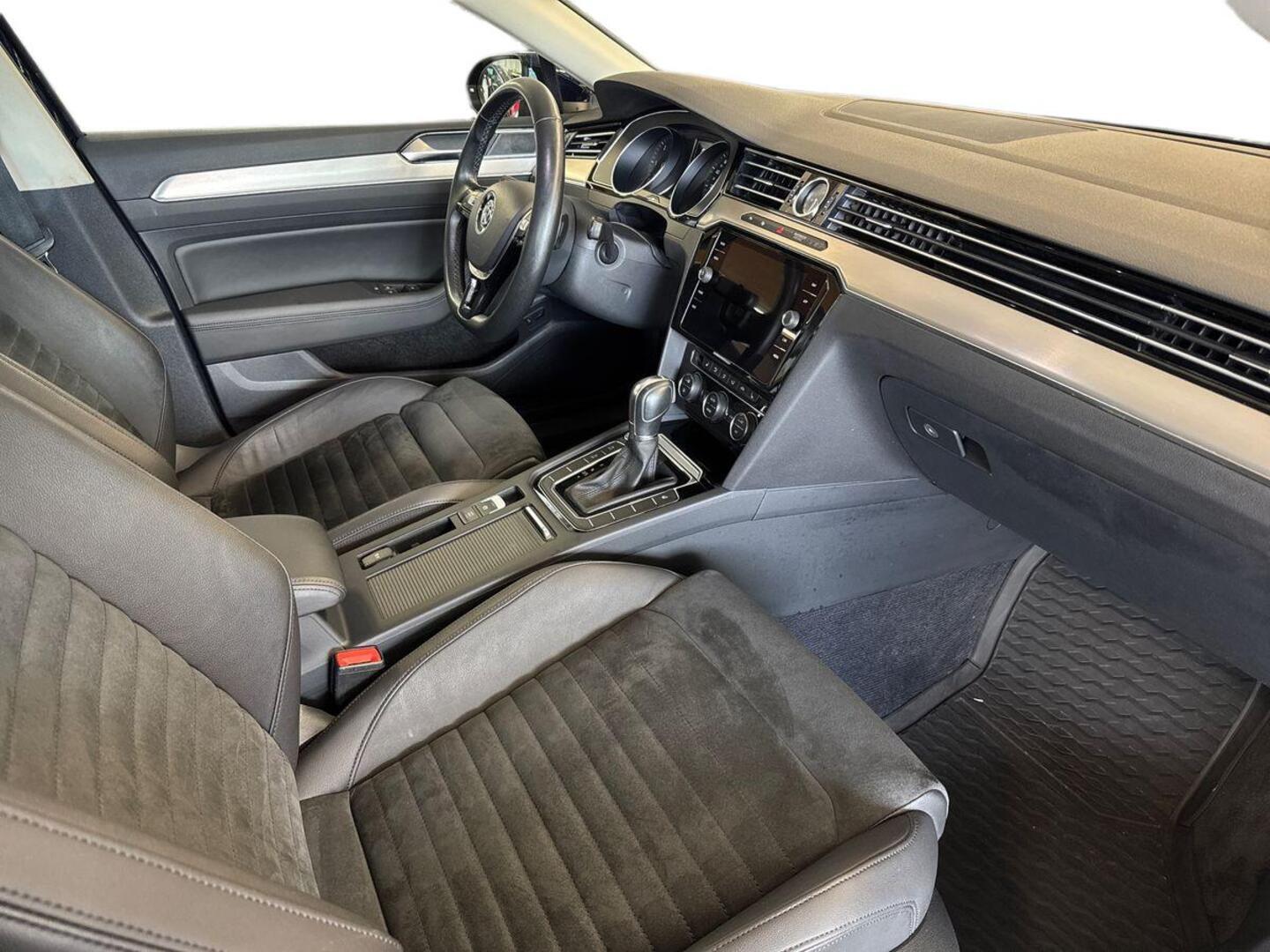 VOLKSWAGEN Passat 9