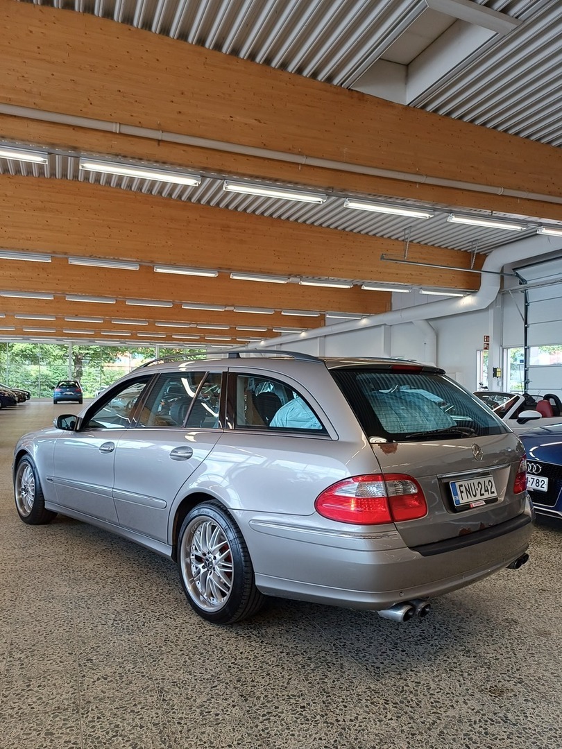 MERCEDES-BENZ E 2003