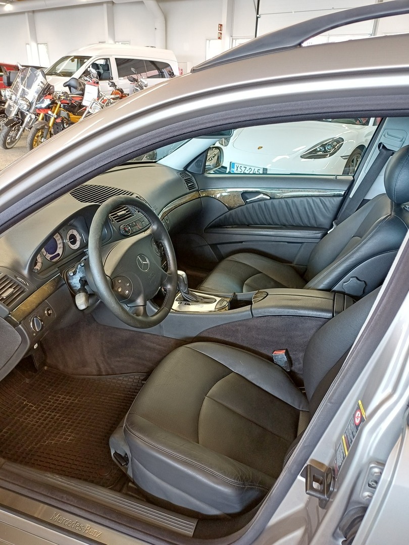 MERCEDES-BENZ E 2003