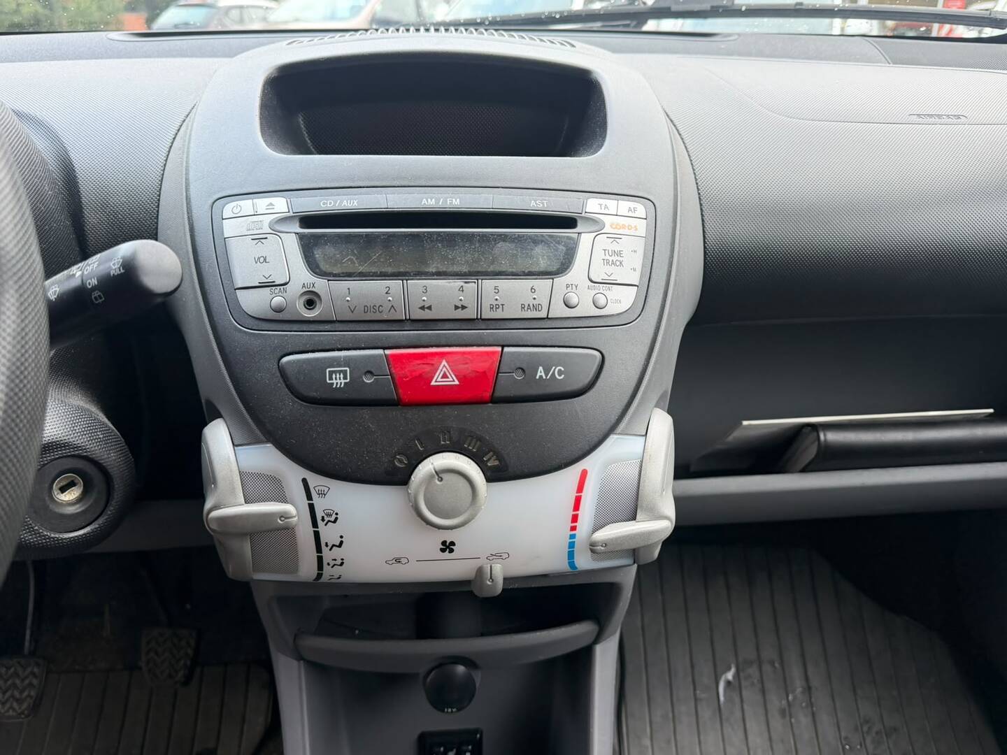 TOYOTA AYGO 8