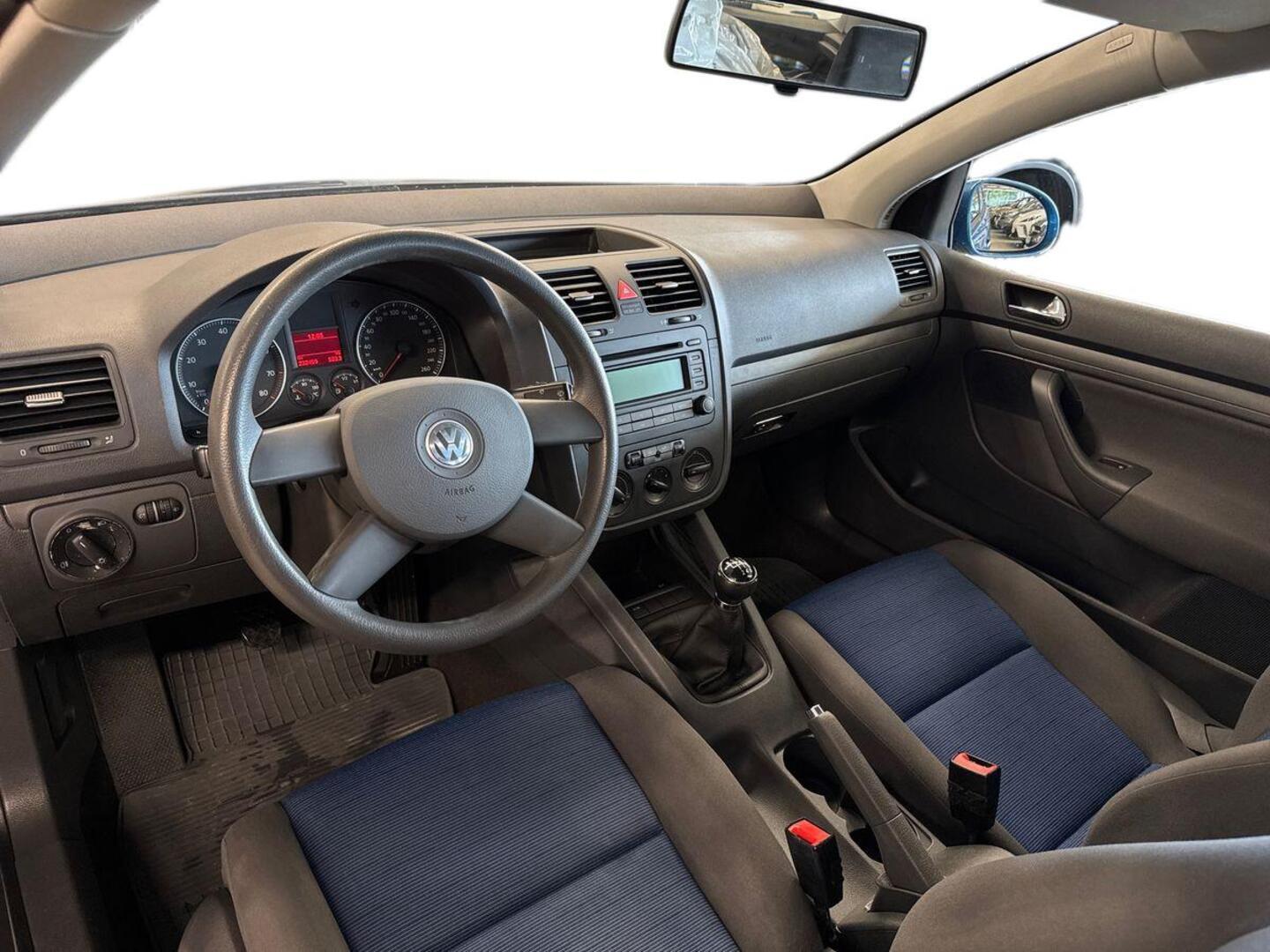 VOLKSWAGEN Golf 2005
