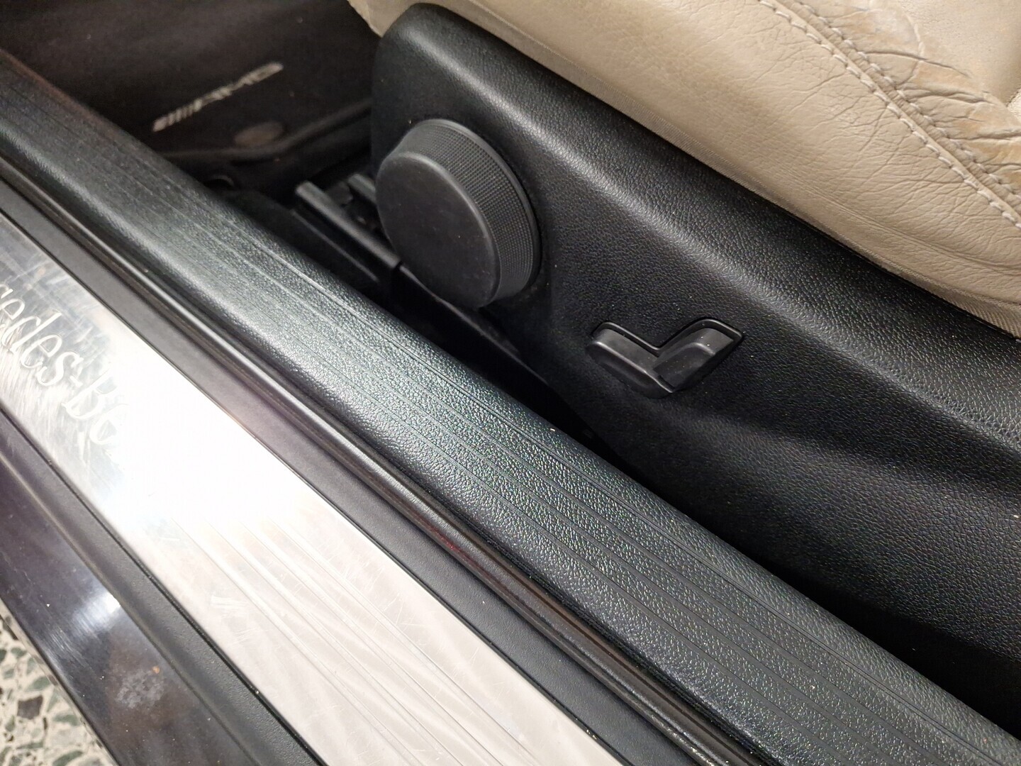 MERCEDES-BENZ E 2010