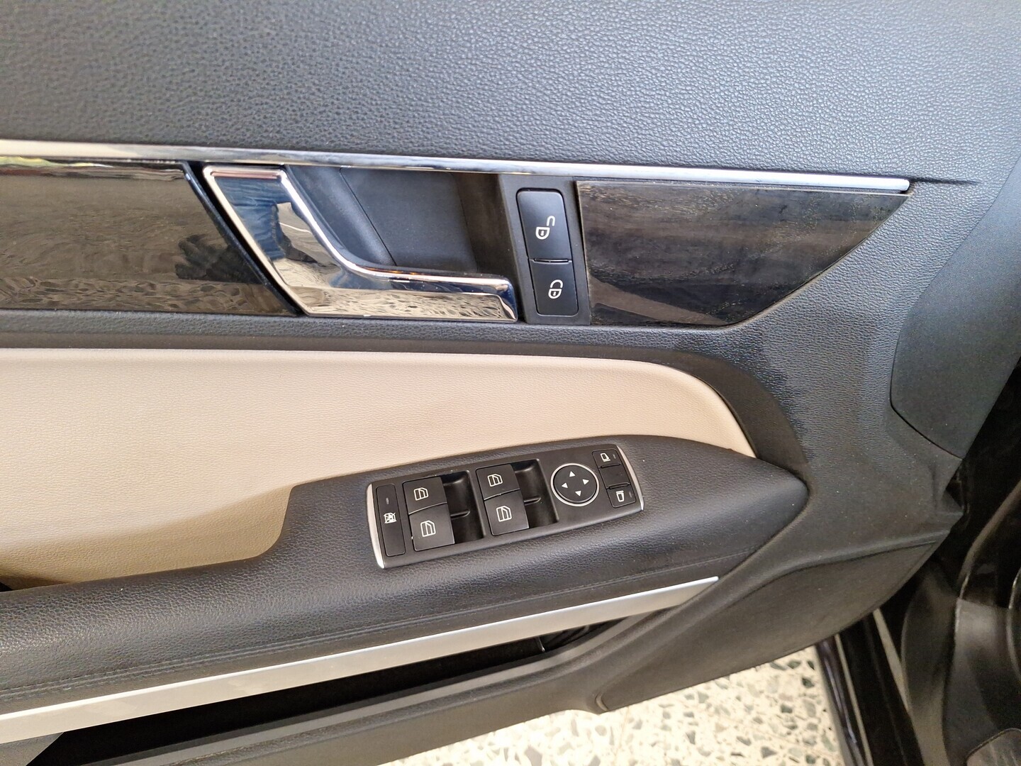 MERCEDES-BENZ E 2010