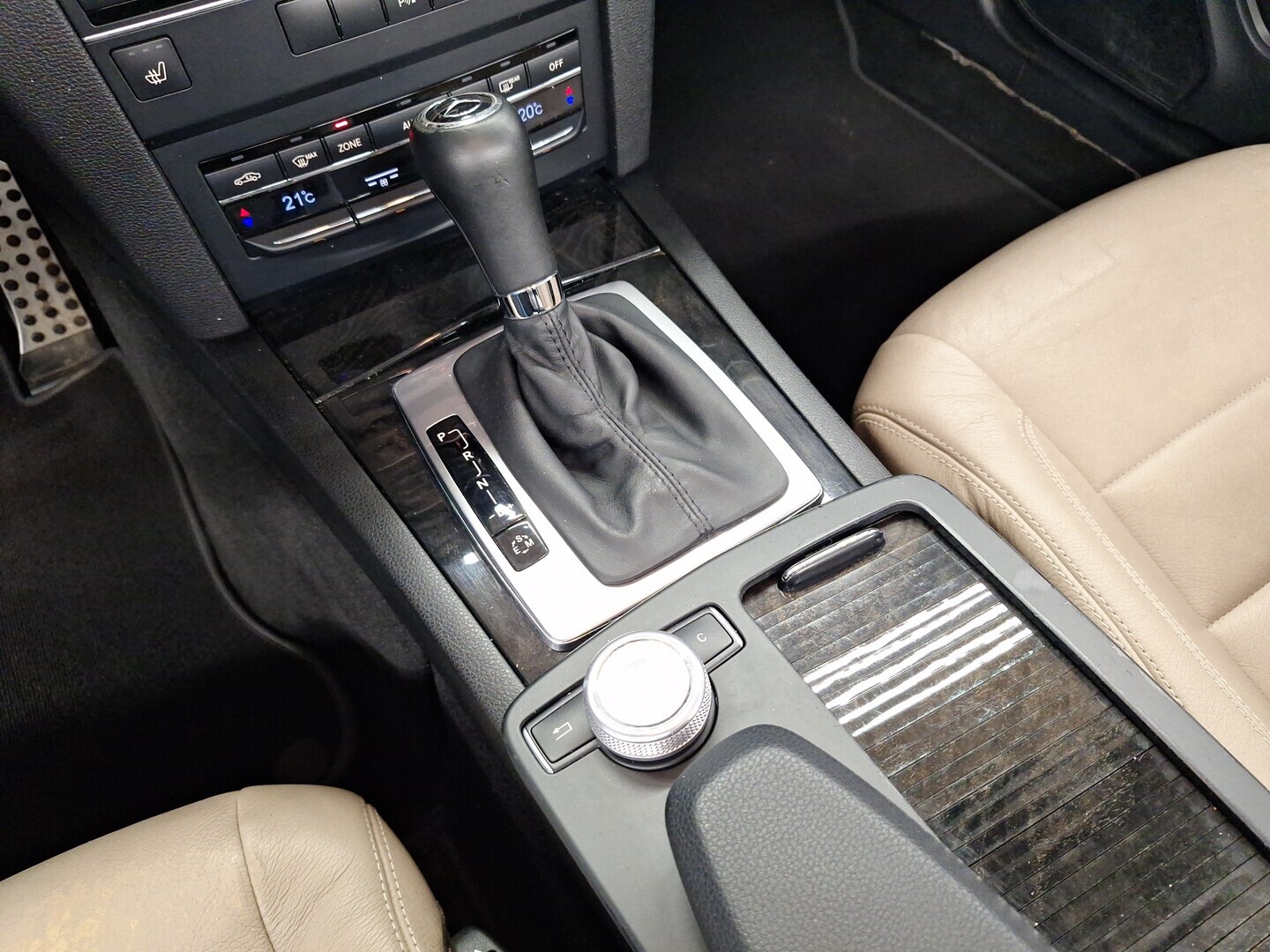 MERCEDES-BENZ E 2010