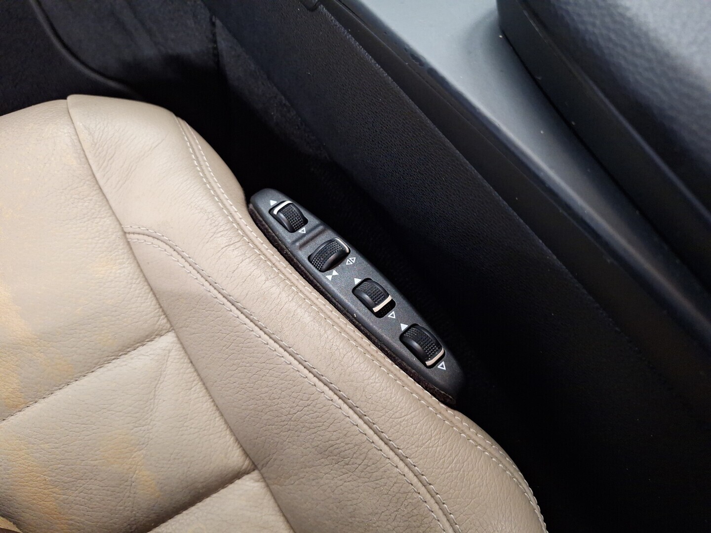 MERCEDES-BENZ E 2010