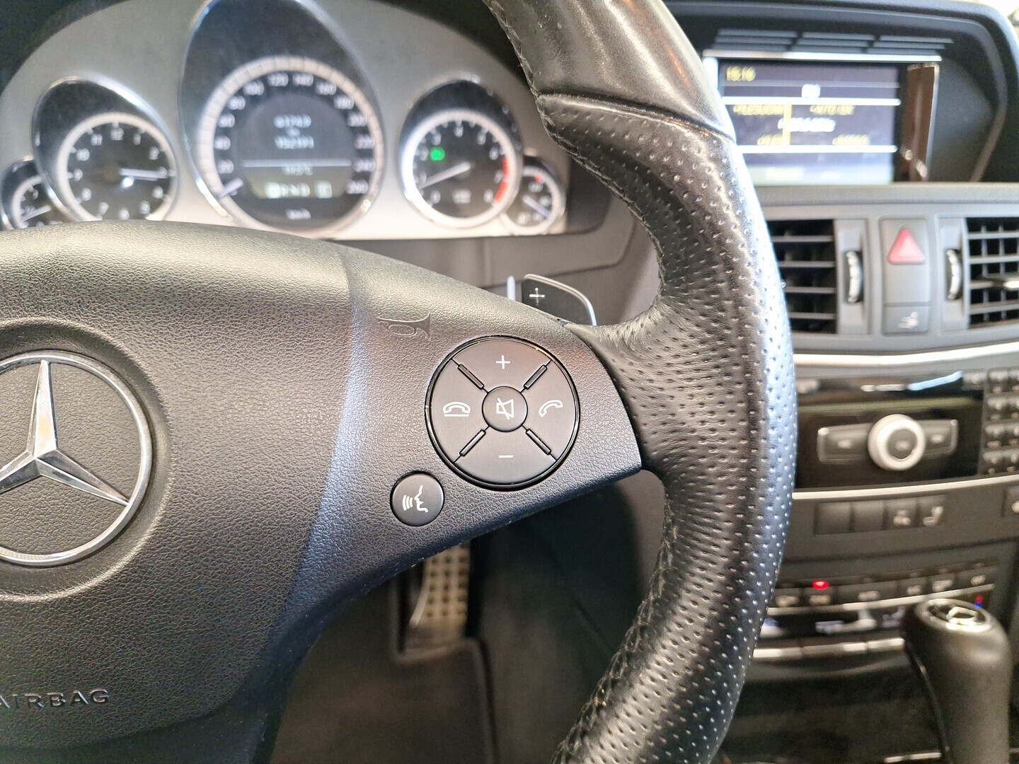 MERCEDES-BENZ E 2010