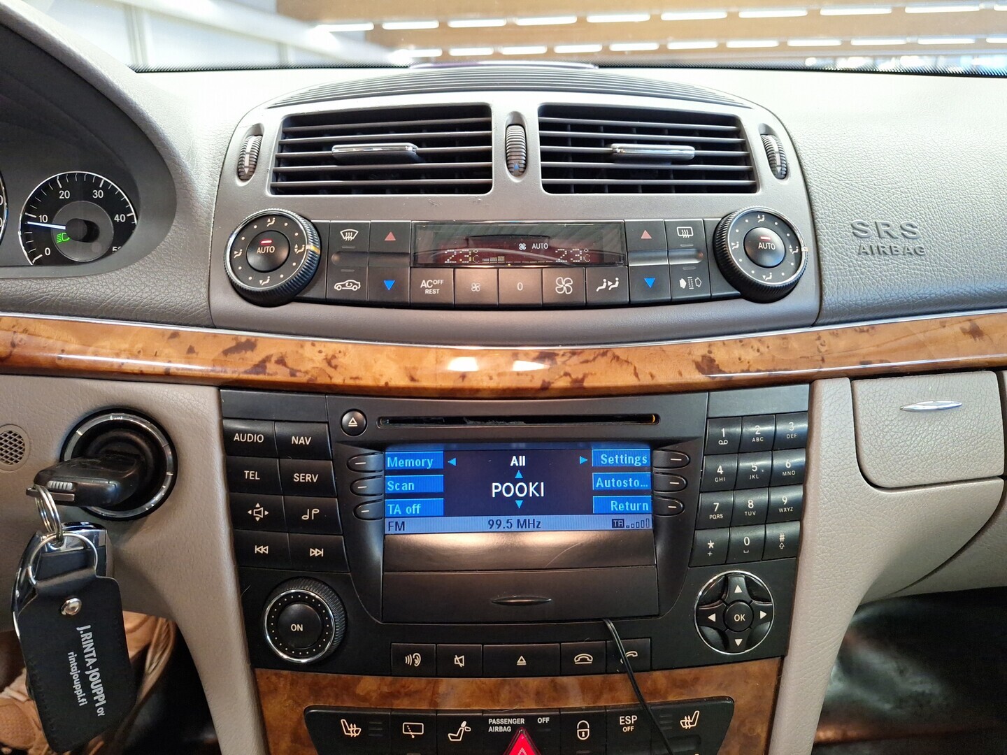 MERCEDES-BENZ E 2003