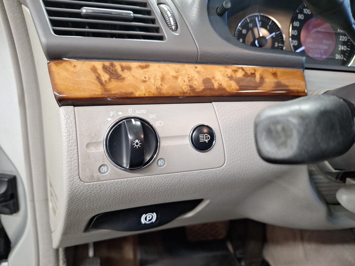 MERCEDES-BENZ E 2003