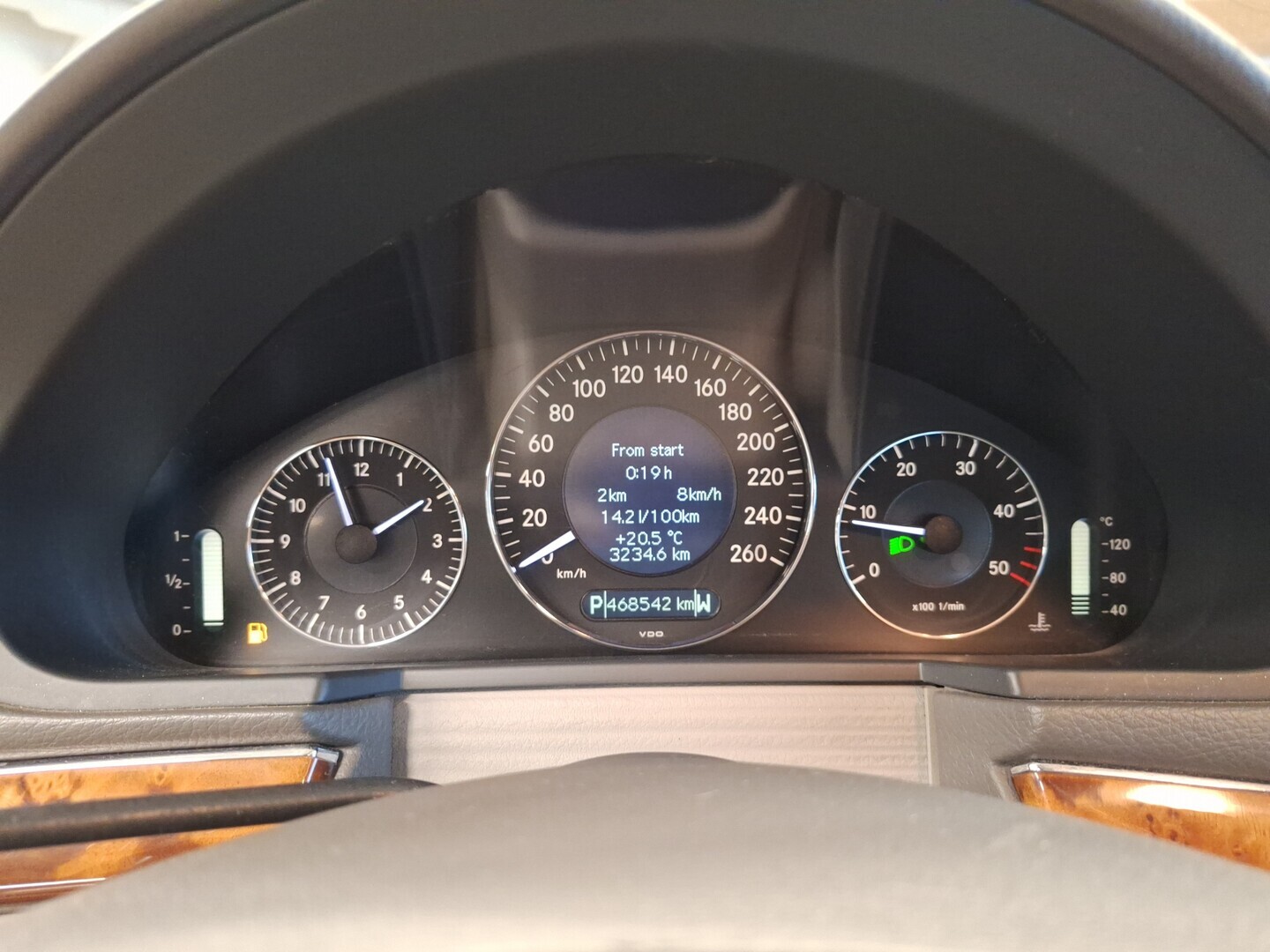 MERCEDES-BENZ E 2003