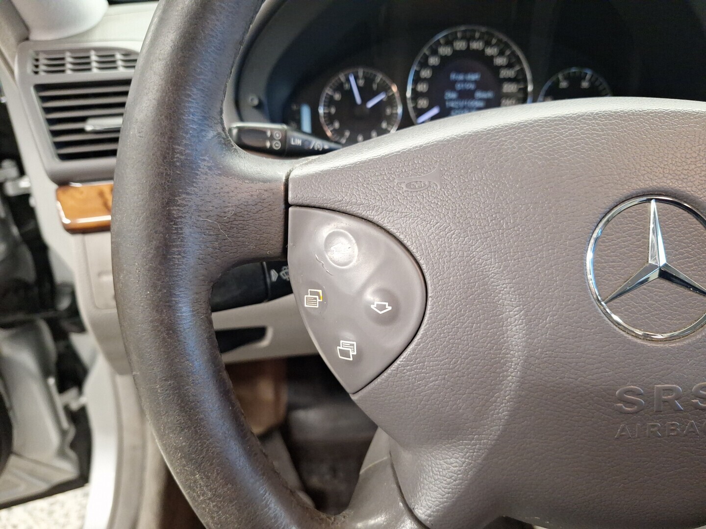 MERCEDES-BENZ E 2003